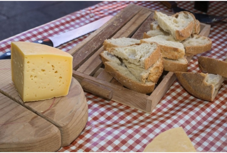 fornitura gratuita alle famiglie indigenti di prodotti tipici della panificazione e di formaggi - Manifestazione di interesse per i produttori.